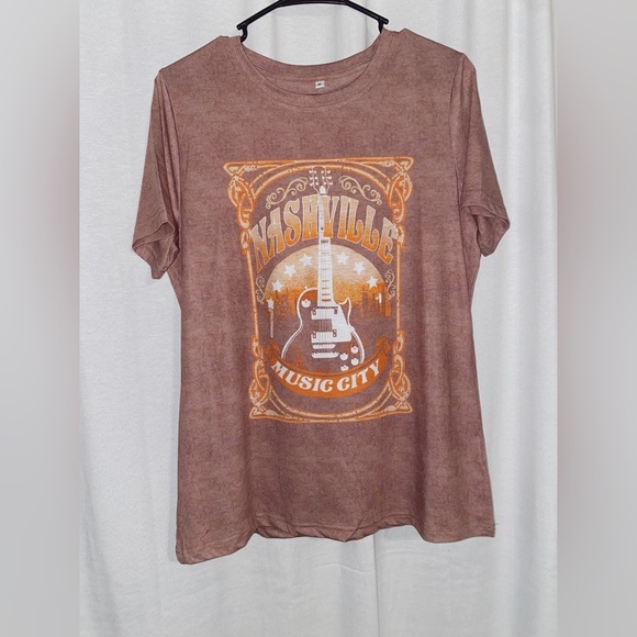 Tops - Super Cute Nashville T-shirt - Medium